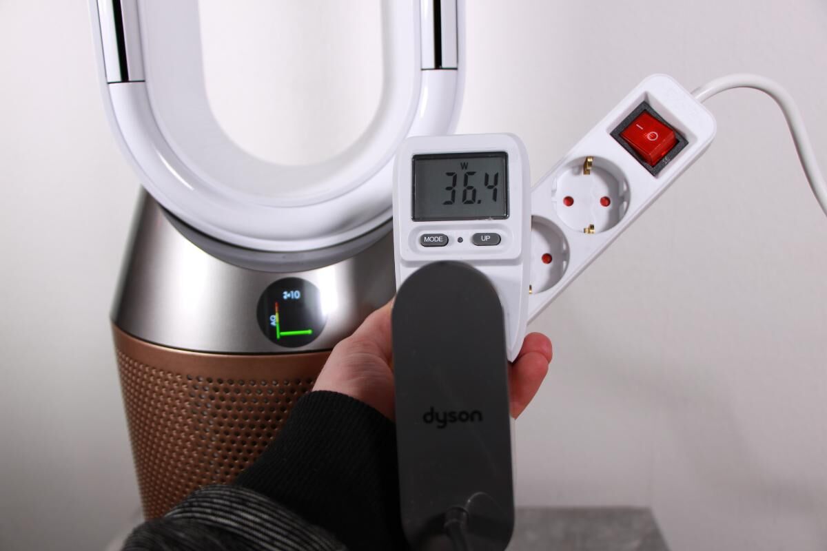 Der Stromverbrauch des Ventilators mit Wasserkühlung wird im Test gemessen und beträgt 36,4 Watt.